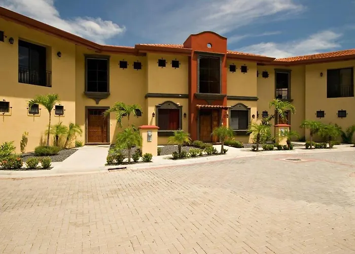 Big Hillside In With Pool And Panoramic Ocean Views *